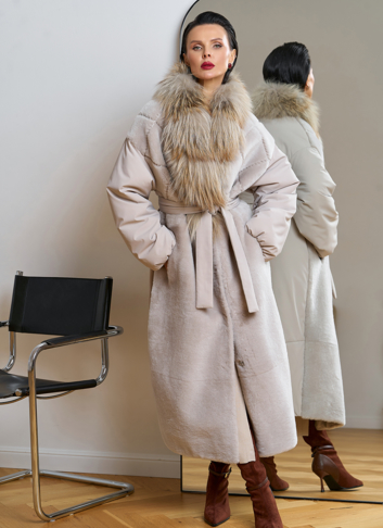 Комбинированное женское зимнее пальто с воротником из меха лисы Комбинированное женское зимнее пальто с воротником из меха лисы