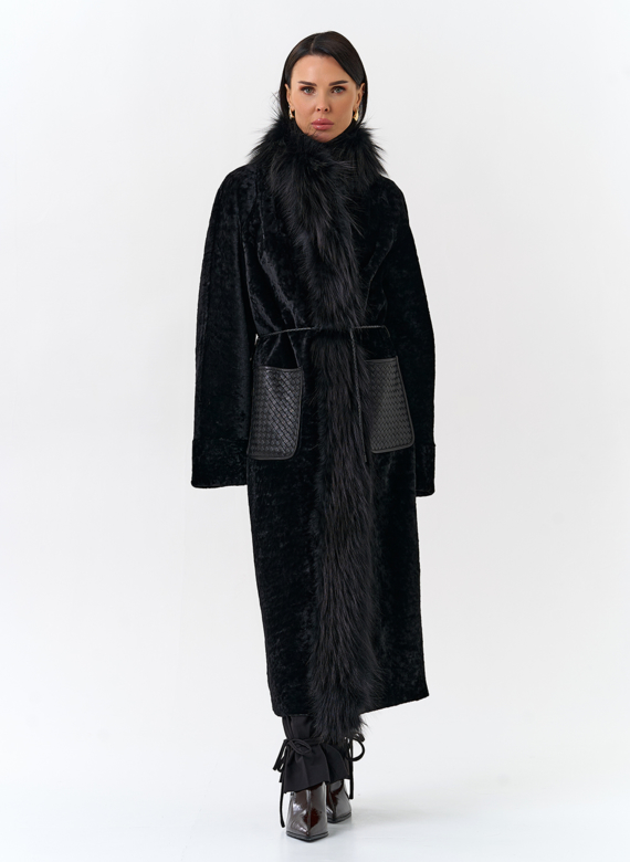 Женская дубленка с отделкой из меха лисы