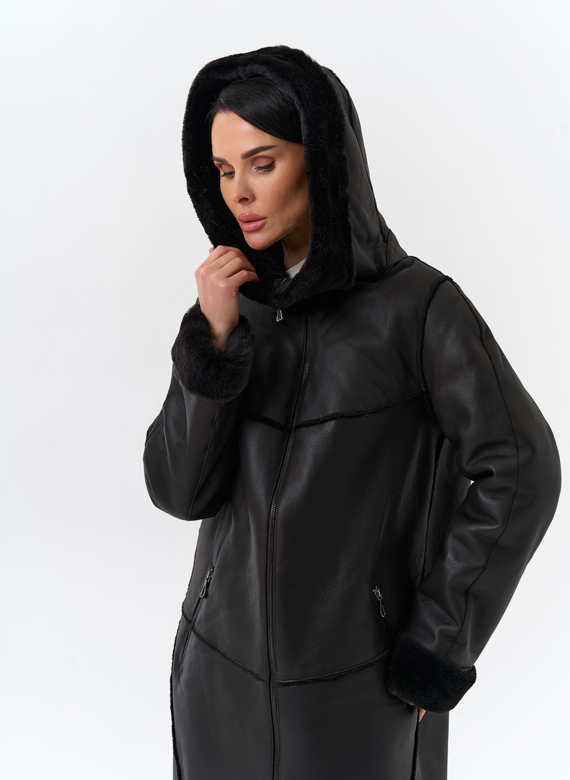 Женская натуральная дубленка с капюшоном