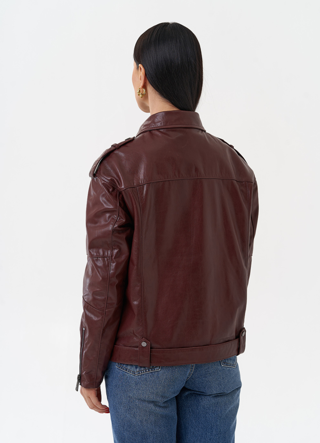 Женская косуха бордового цвета модель № 77877 в рассрочку