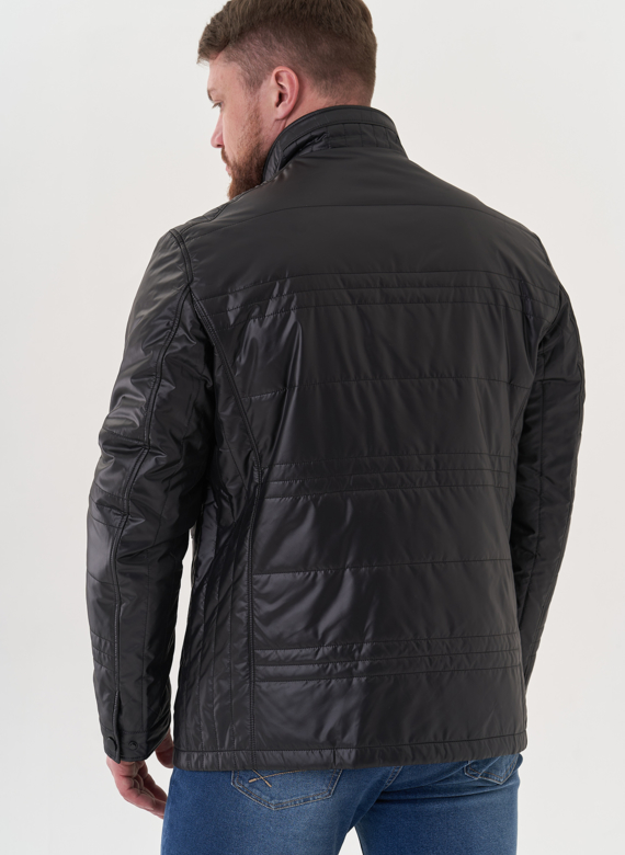 Мужская куртка черного цвета