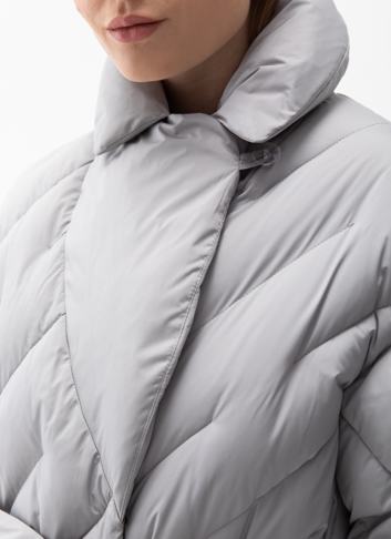 Женский пуховик с английским воротником