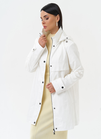 Плащ женский белого цвета
