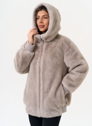 Женская куртка из эко меха с капюшоном