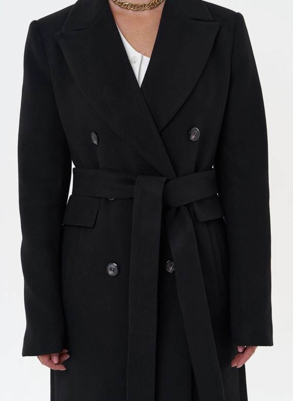 Двубортное пальто с английским воротником