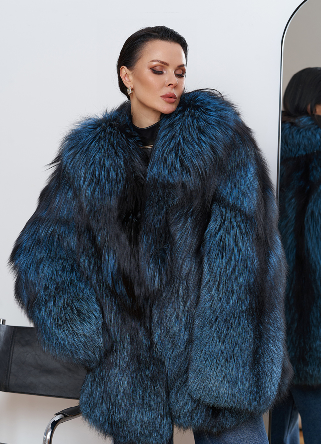 Шуба из меха чернобурки голубого цвета модель № 27613 универмаг малина