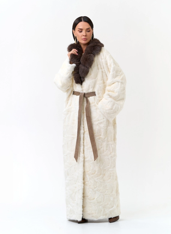 Длинная шуба с воротником из меха песца