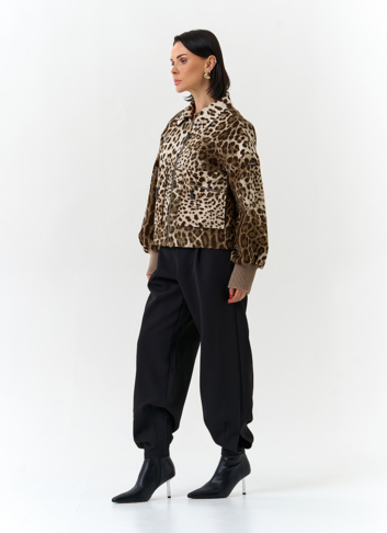 Женское укороченное пальто с анималистическим принтом