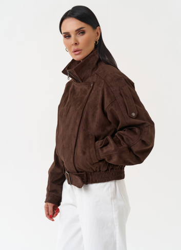 Женская куртка бомбер из эко замши коричневого цвета