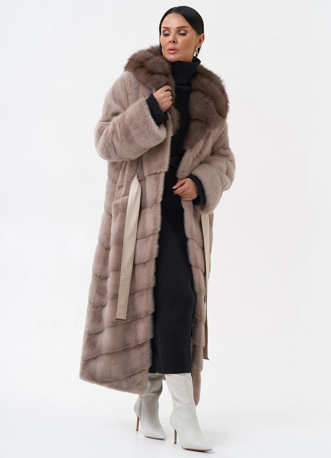 Длинная шуба из норки с капюшоном из меха куницы модель № 28128 универмаг малина фото