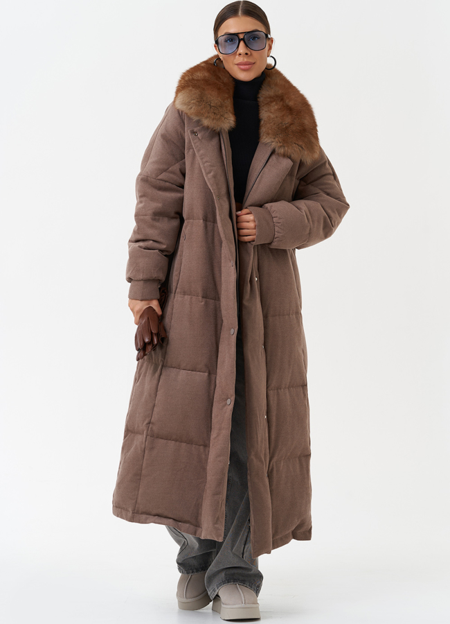 Длинный пуховик с отделкой из меха песца модель № 28835 меха малина