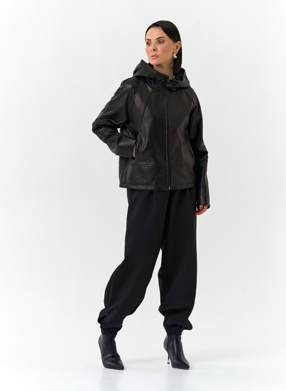 Женская куртка из натуральной кожи с капюшоном