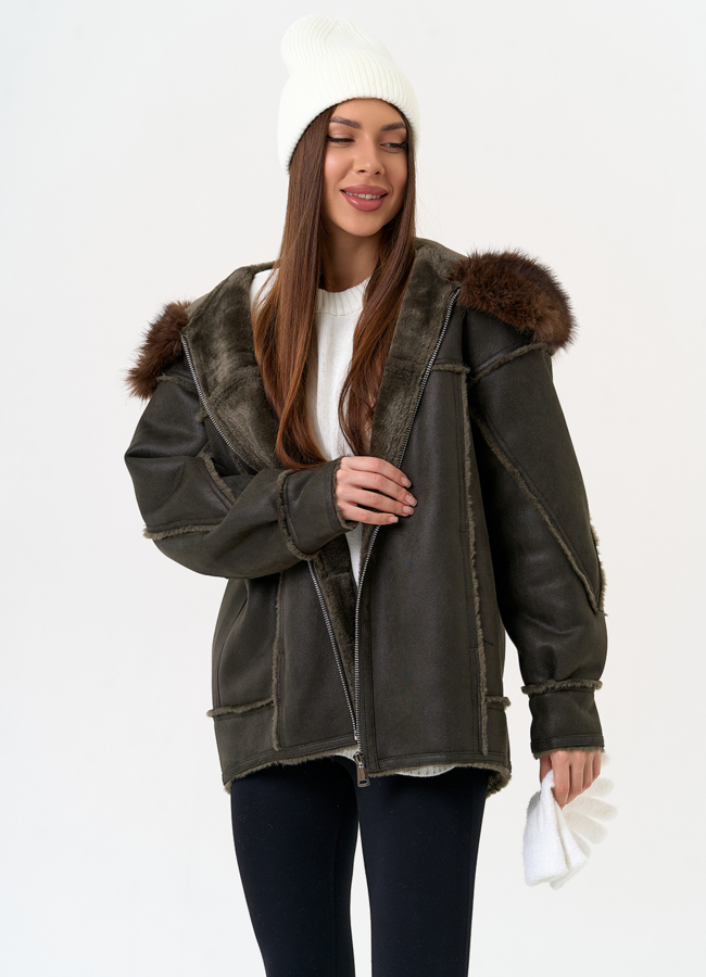 фото Женская дубленка из эко замши с капюшоном из эко меха модель № 31508