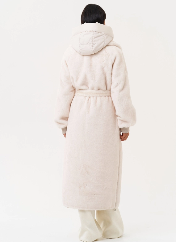 Женская шуба со съёмным капюшоном