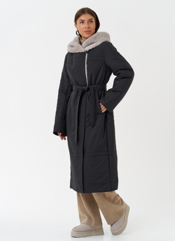 Пуховик с капюшоном из эко меха