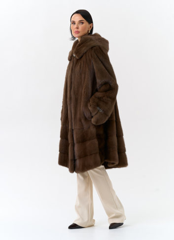 Шуба из меха норки с капюшоном