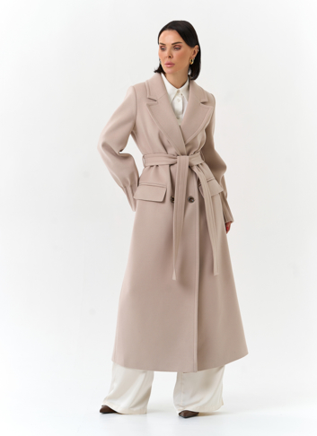 Женское светлое пальто с поясом