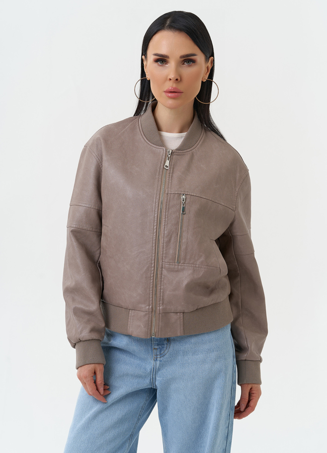 Куртка бомбер из эко кожи бежевого цвета модель № 30300 меха малина