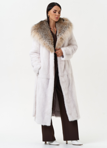 Женская шуба из меха норки с капюшоном из меха рыси