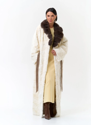 Длинная шуба с воротником из меха песца фото
