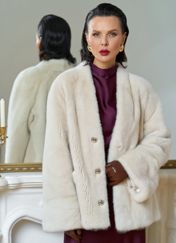 Укороченная шуба из меха норки с акцентными пуговицами