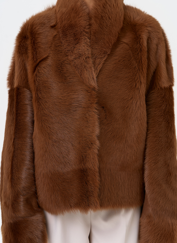 Яркая натуральная дубленка