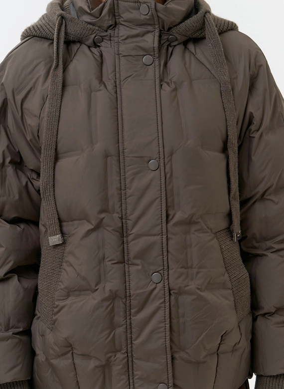 Женская куртка с трикотажным капюшоном