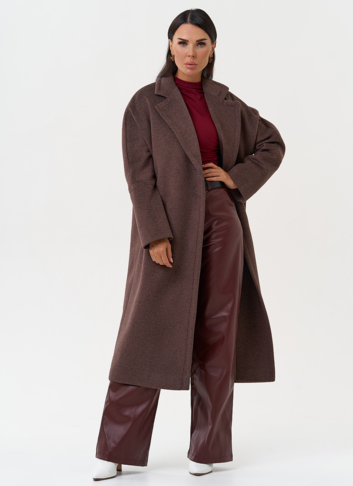 Женское пальто с английским воротником