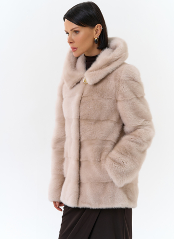 Шуба бежевого цвета из меха норки