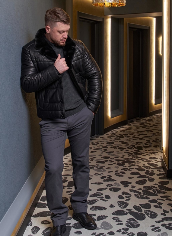 Утепленная кожаная куртка на пуговицах